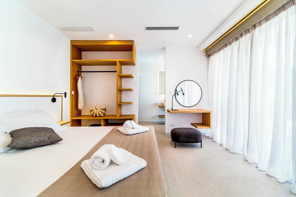 PVK_83903_Villa_Above_the_Blue_0622_09.jpg