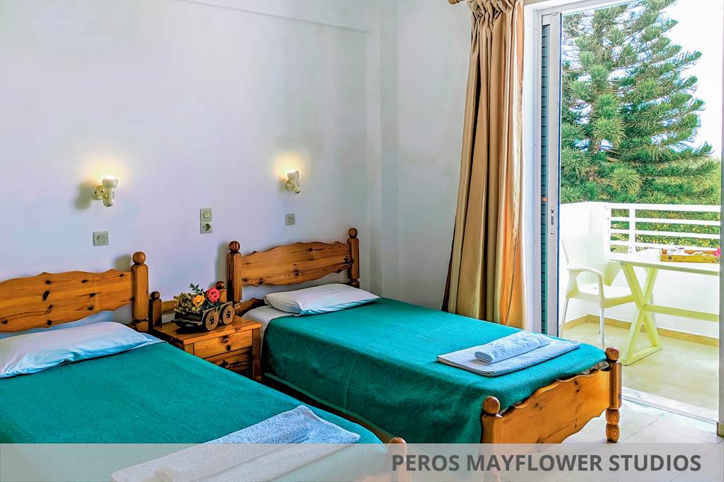 KGS_85748_Peros_Mayflower_Family_Studio_0823_31.jpg