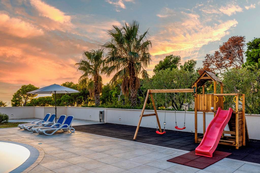 SPU_85054_Romana_Beach_Apartments_1023_06.jpg