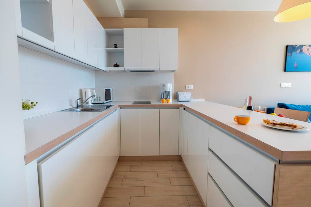 SPU_85054_Romana_Beach_Apartments_1223_16.jpg