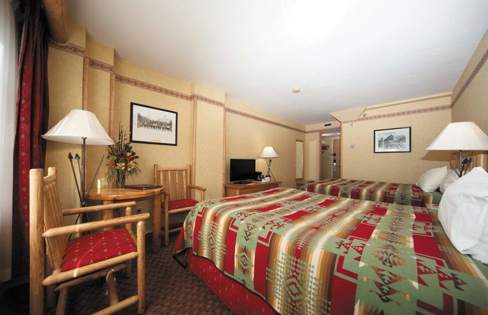 Brewsters-Mountain-Lodge-2.jpg