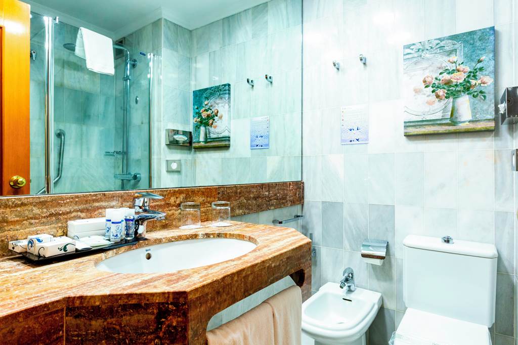 AGP_156_Hotel_Balcon_De_Europa_0319_01.jpg