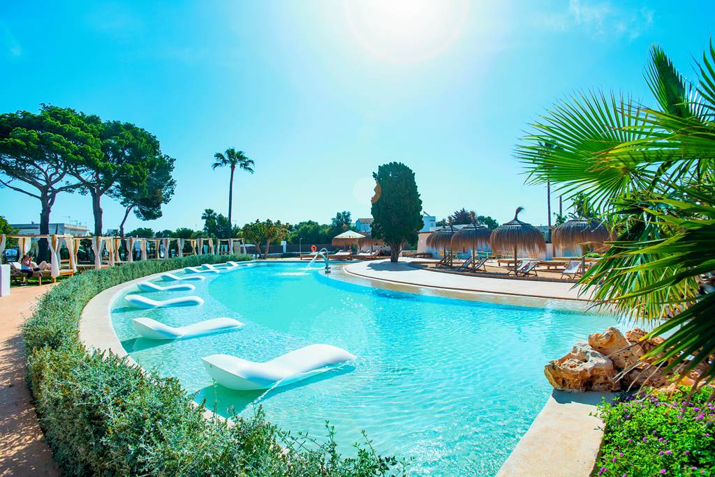PMI_83357_Eques_Petit_Resort_0822_04.jpg