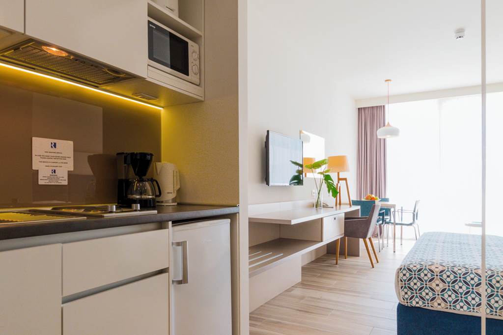 SPU_85054_Romana_Beach_Apartments_0323_12.jpg