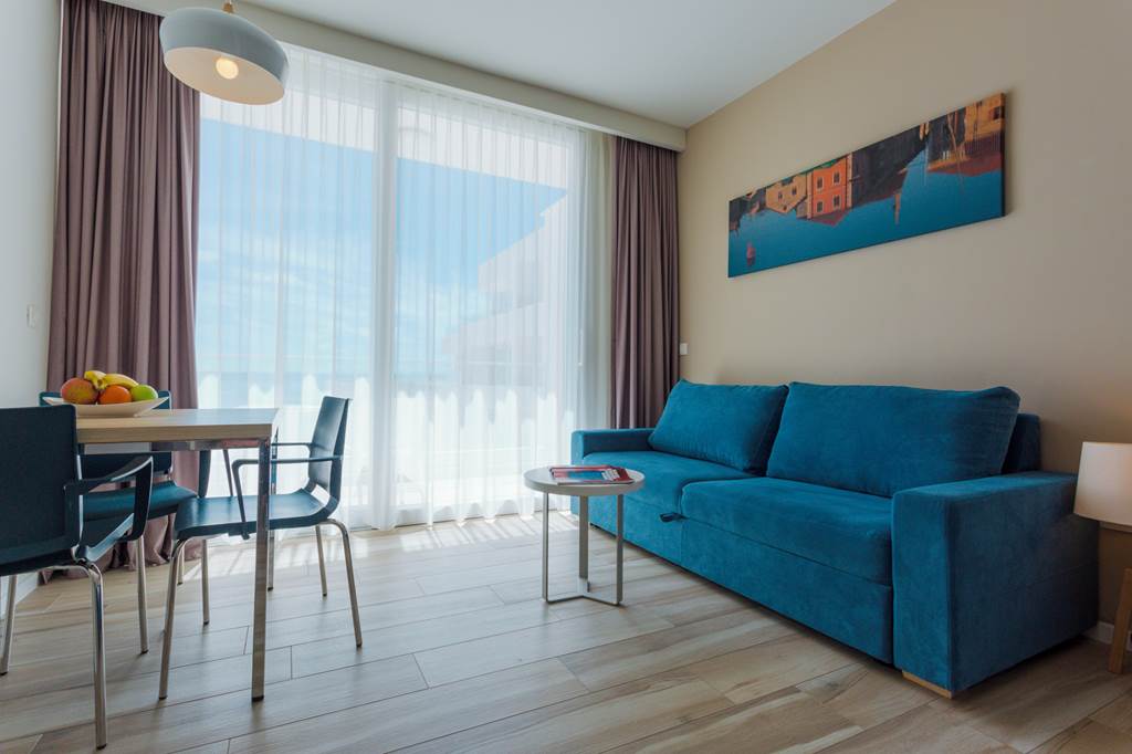 SPU_85054_Romana_Beach_Apartments_0323_21.jpg