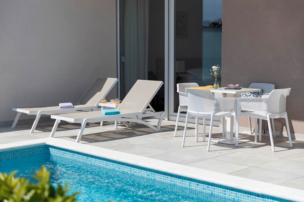 SPU_85054_Romana_Beach_Apartments_1223_13.jpg