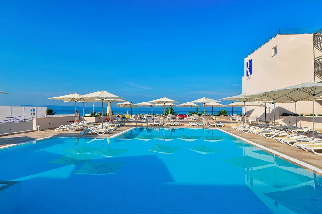 SPU_85054_Romana_Beach_Apartments_0324_02.jpg