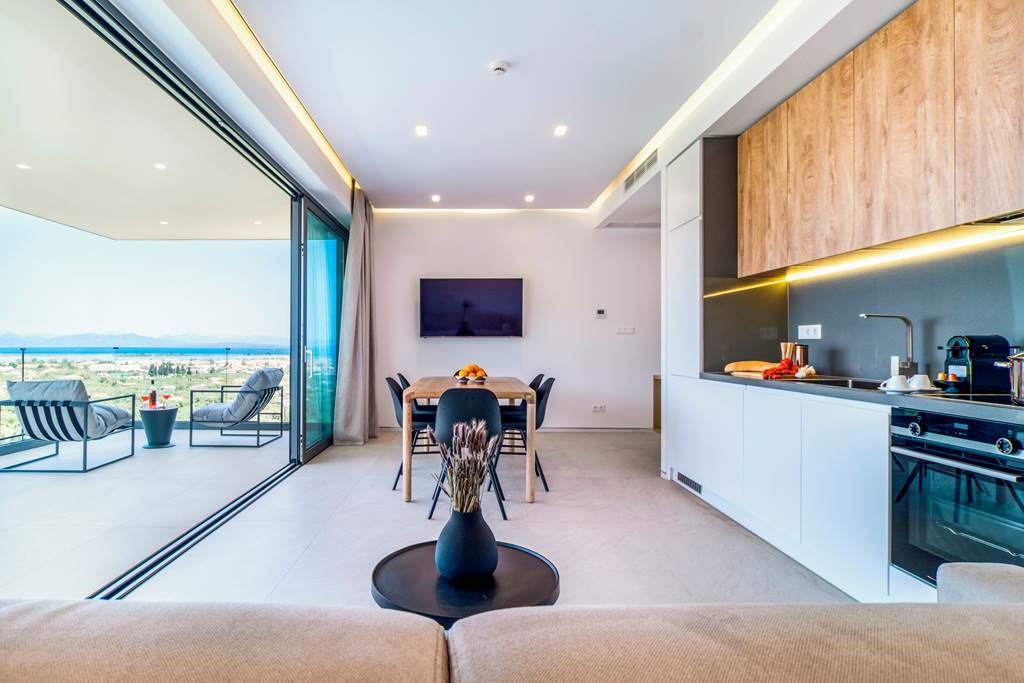 PVK_83903_Villa_Above_the_Blue_0622_06.jpg