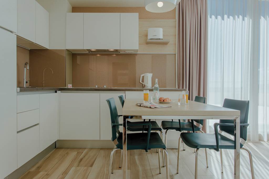 SPU_85054_Romana_Beach_Apartments_0323_28.jpg