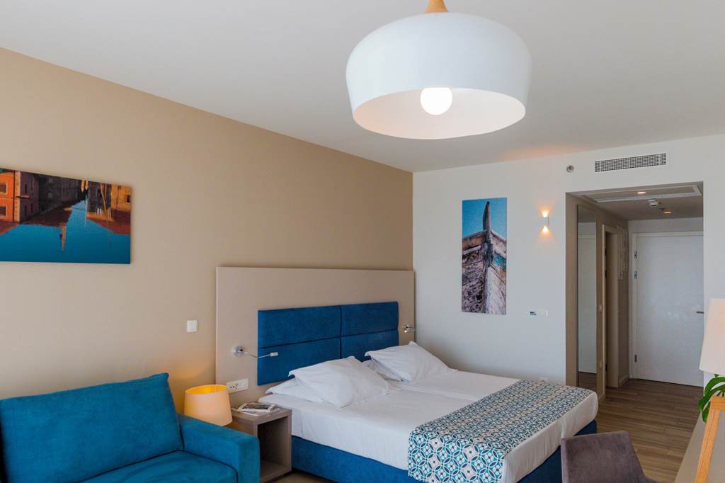 SPU_85054_Romana_Beach_Apartments_0323_15.jpg