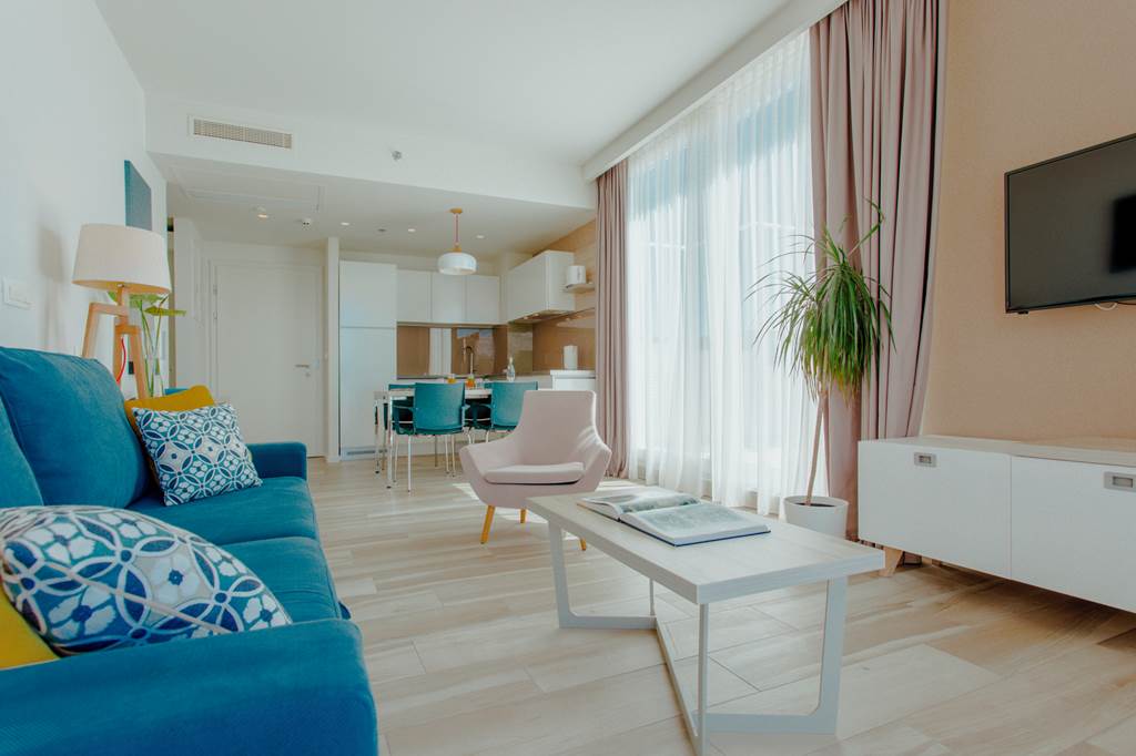 SPU_85054_Romana_Beach_Apartments_0323_26.jpg