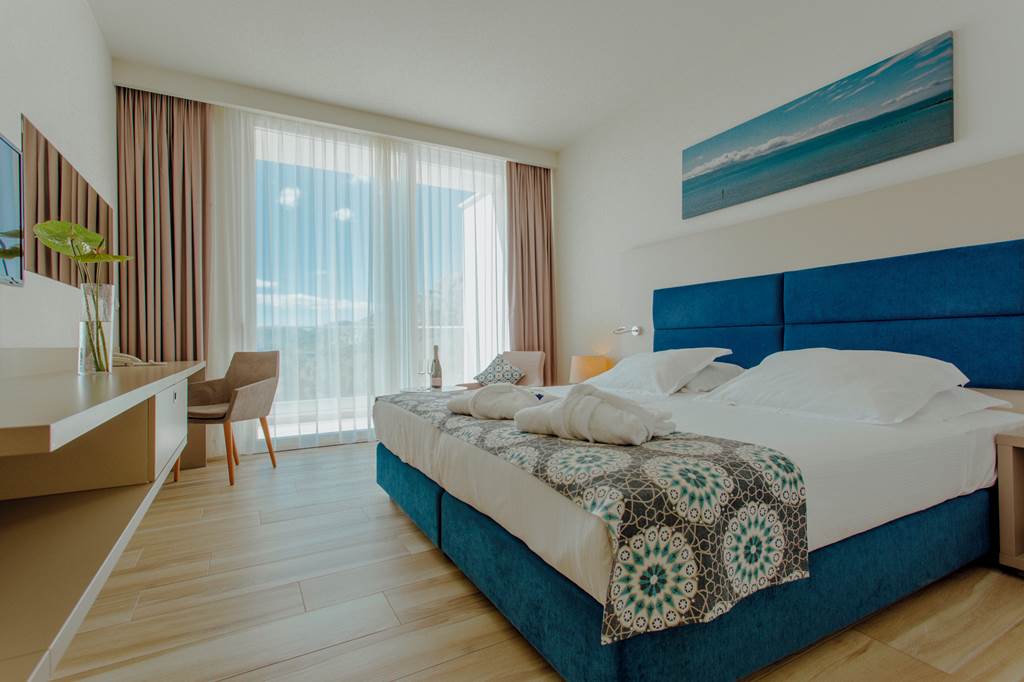 SPU_85054_Romana_Beach_Apartments_0323_23.jpg
