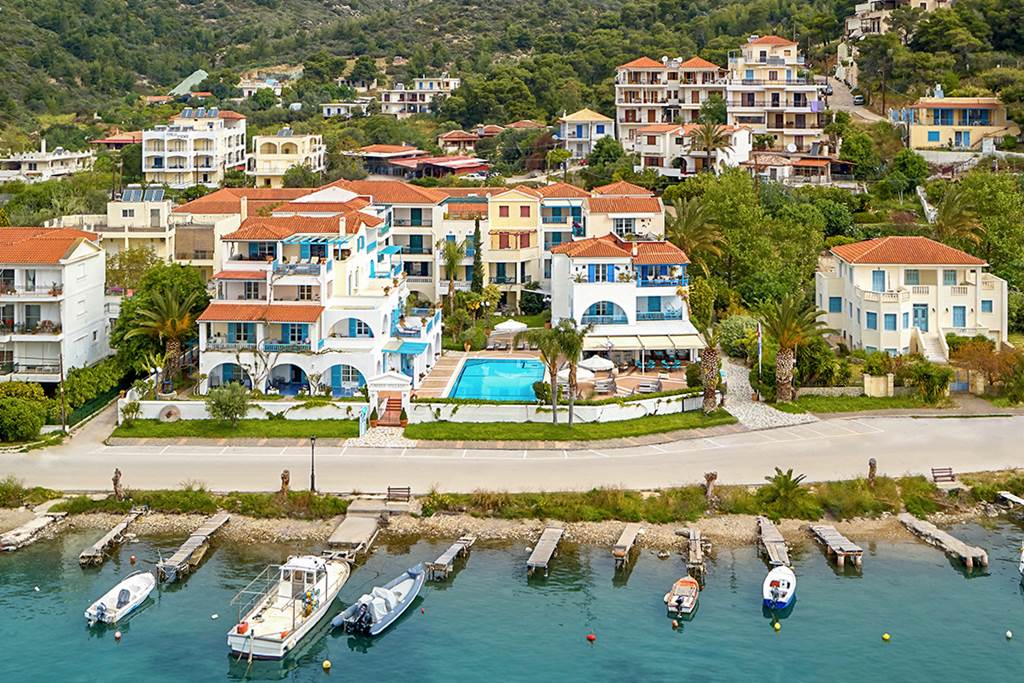 ATH_88444_Nikis_Village_1124_05.jpg