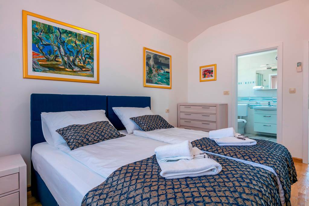 SPU_84747_Villa_Makarac_1222_05.jpg