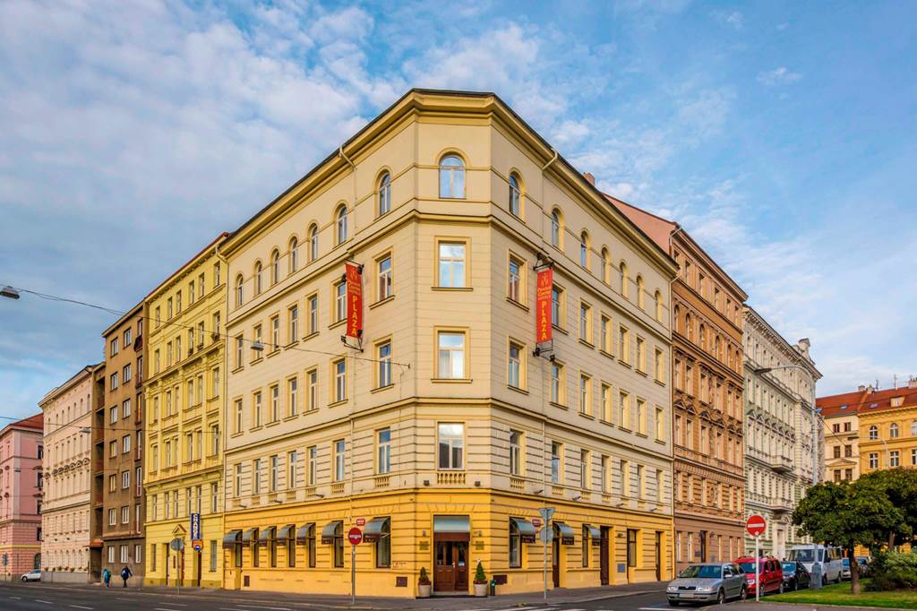 PRG_69671_Prague_Centre_Plaza_0419_03.jpg