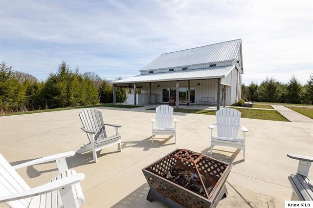 Real estate property located at 9478 Loches Road, Suburban, St. Louisville, Ohio, United States