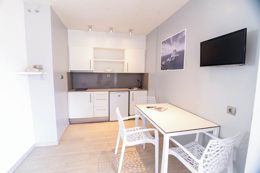 IBZ_85634_Bora_Bora_Apartments_0623_02.jpg