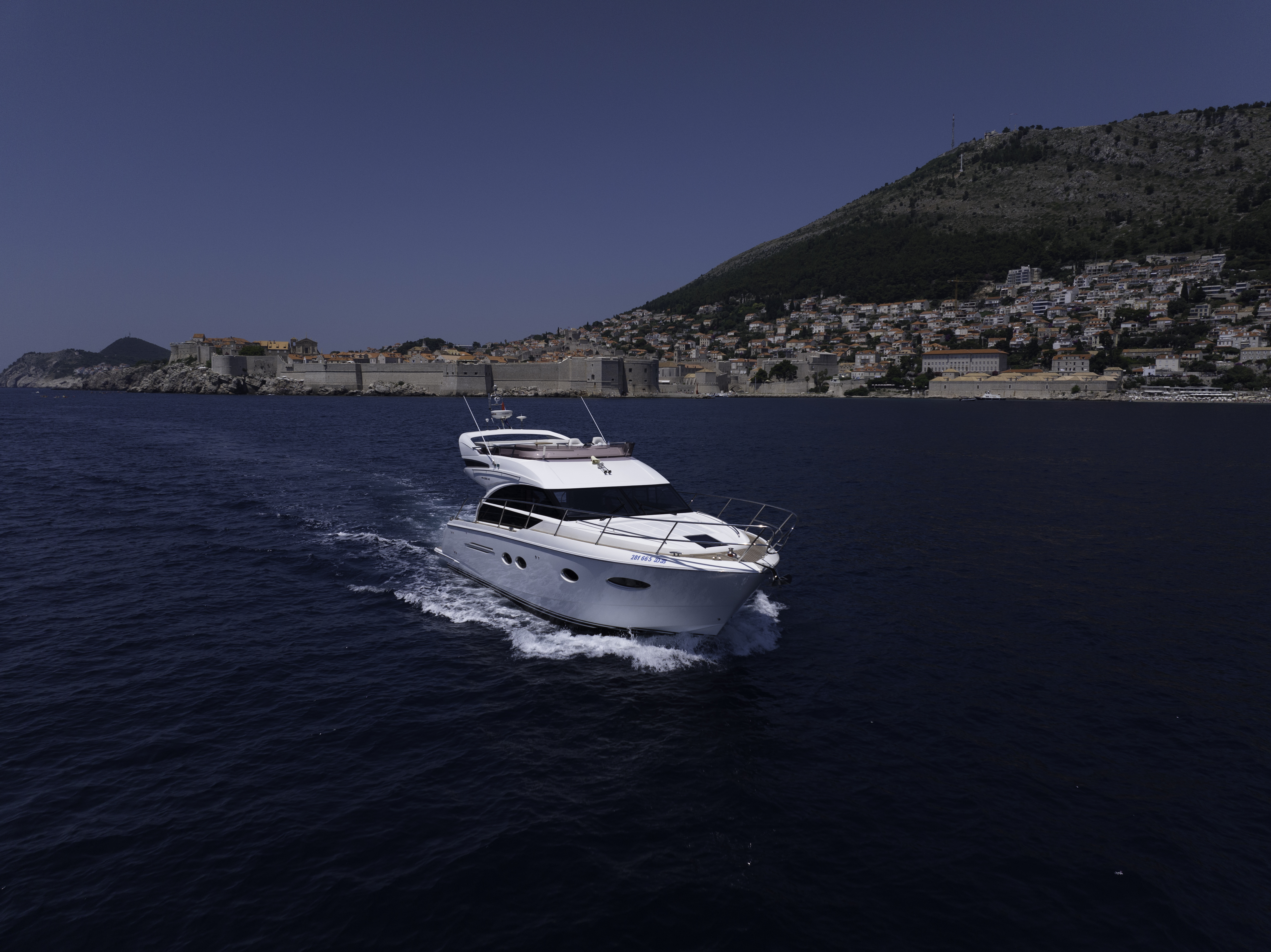Boot Charter: , 8 Std., ab  EUR, Princess 43F - Boot Charter