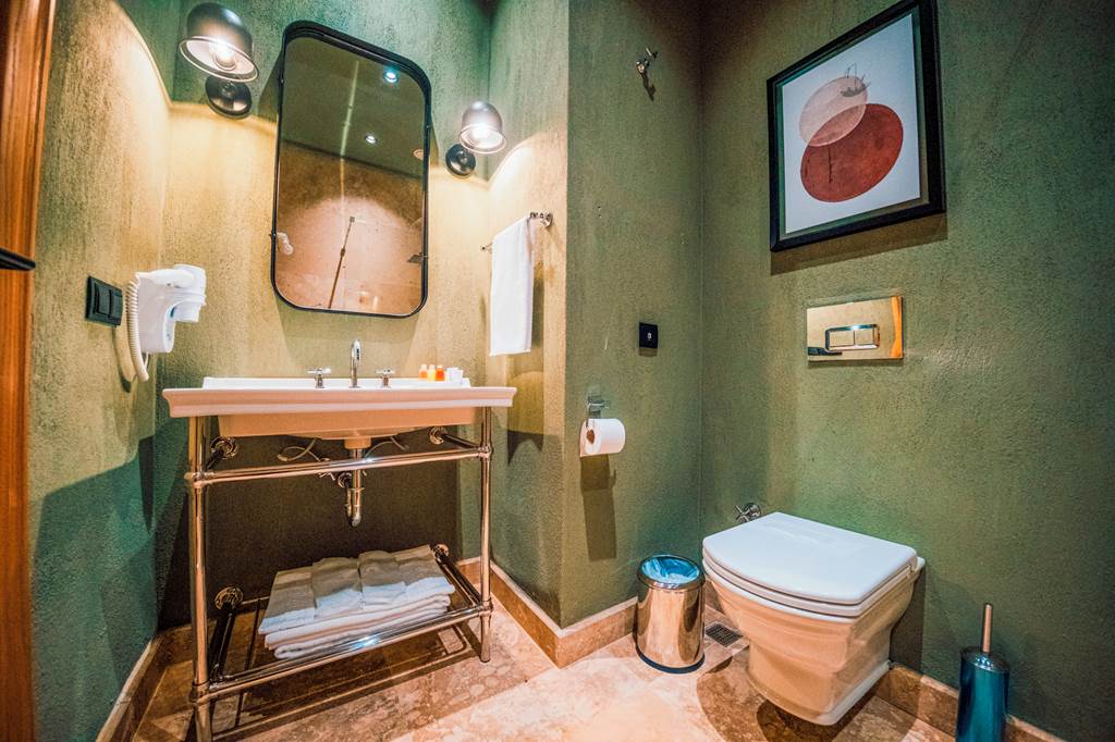 DLM_85896_The_Remote_Hotel_0623_05.jpg