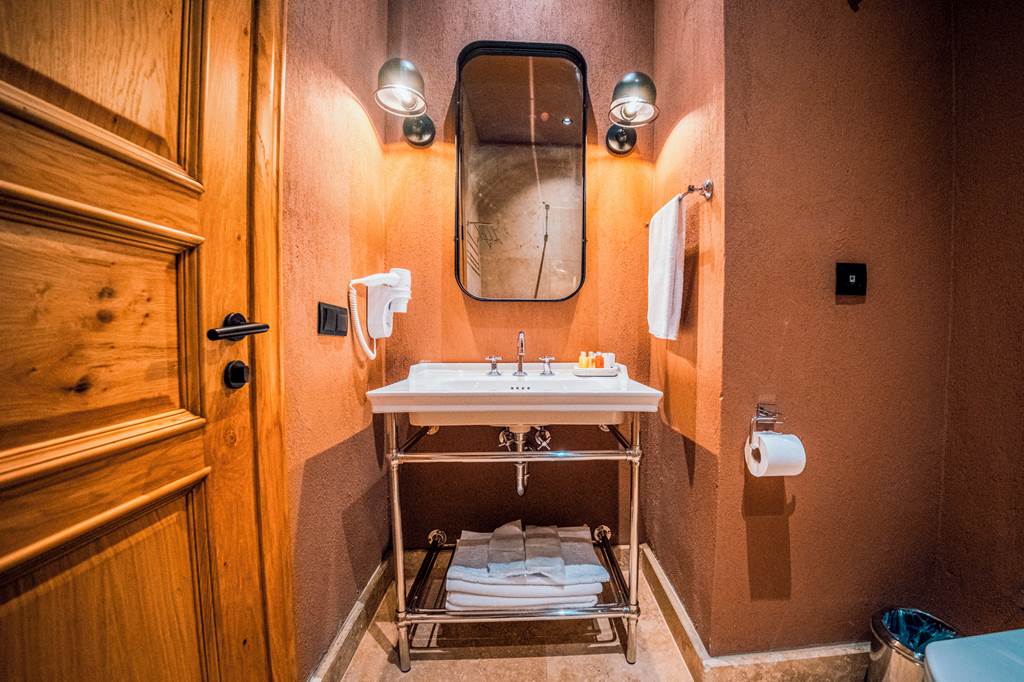 DLM_85896_The_Remote_Hotel_0623_03.jpg