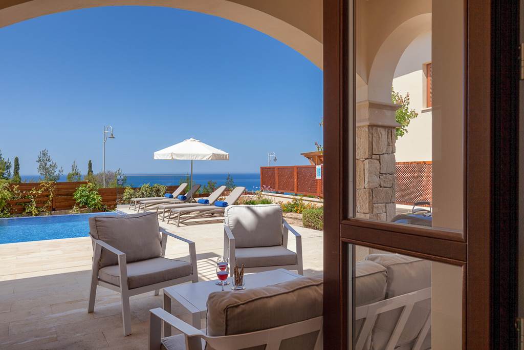 PFO_88020_Elite_Superior_Five_Bedroom_Villa_with_Private_Pool_GV05_0824_02.jpg
