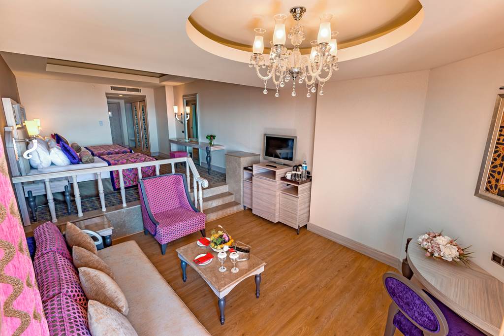 AYT_87664_Royal_Alhambra_Palace_0524_12.jpg