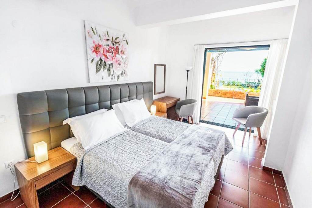 CFU_86777_Villa_Barbati_Beachfront_1223_15.jpg