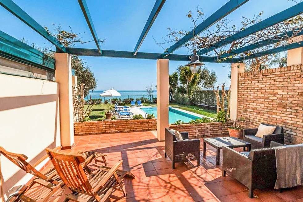 CFU_86777_Villa_Barbati_Beachfront_1223_05.jpg