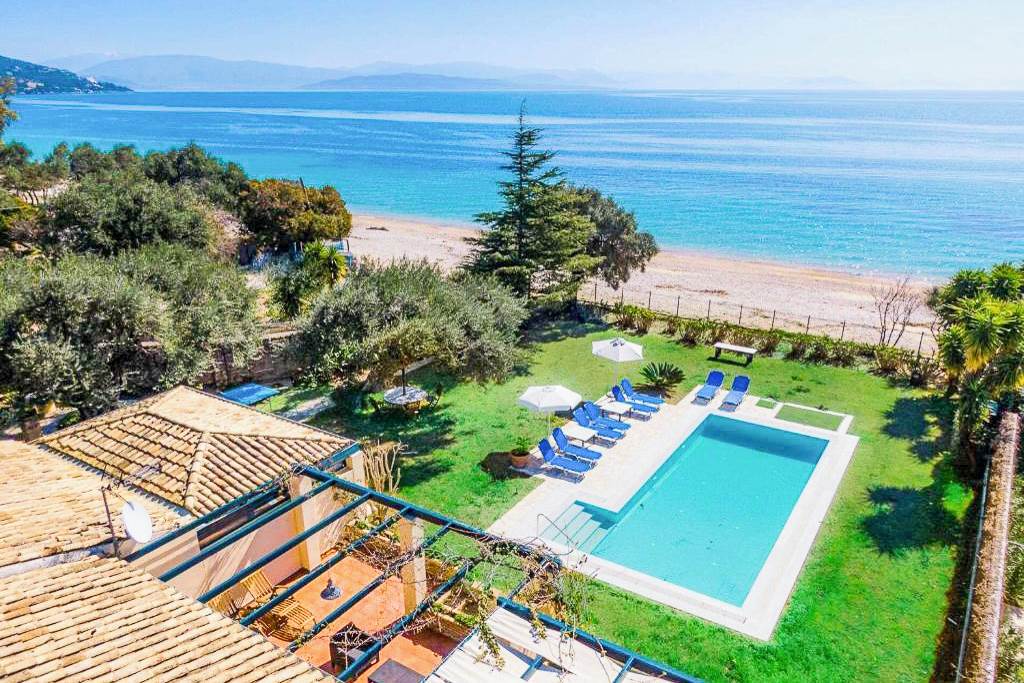 CFU_86777_Villa_Barbati_Beachfront_1223_07.jpg