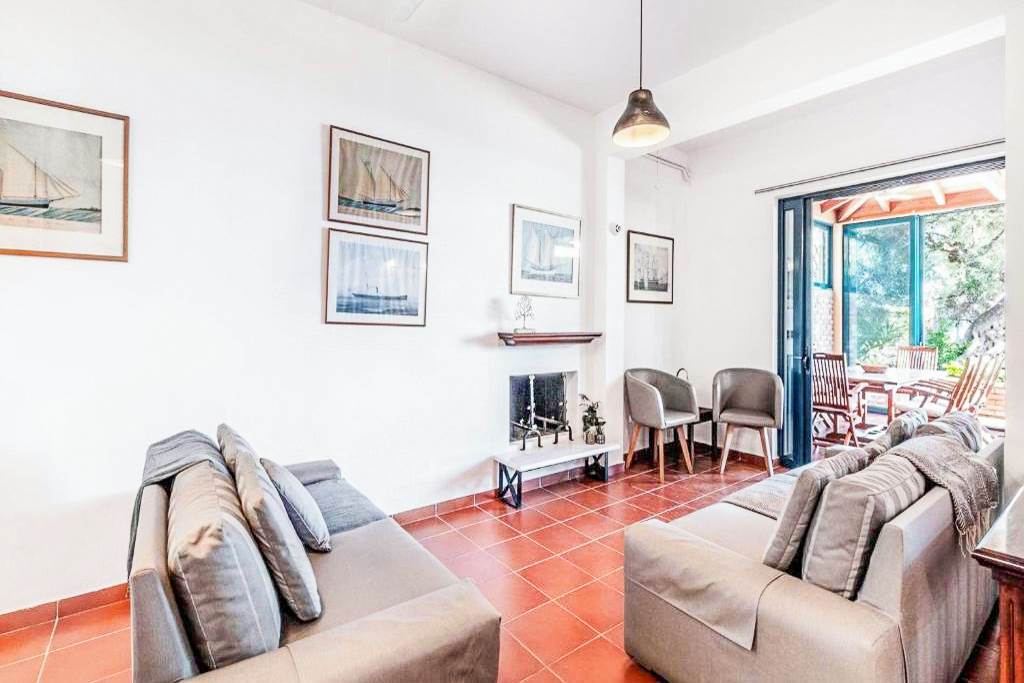 CFU_86777_Villa_Barbati_Beachfront_1223_09.jpg