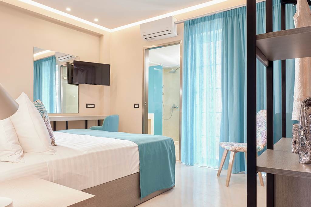 ZTH_82622_Koukounaria_Hotel_and_Suites_0223_12.jpg