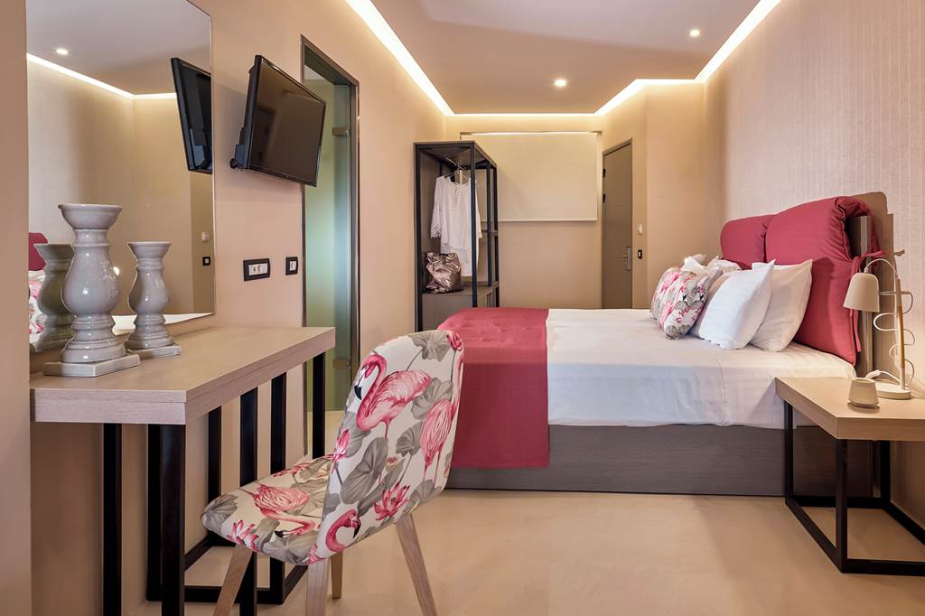 ZTH_82622_Koukounaria_Hotel_and_Suites_1220_04.jpg