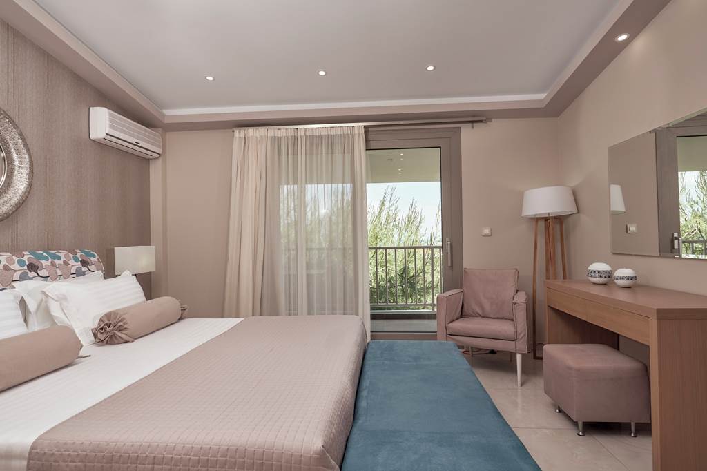 ZTH_82622_Koukounaria_Hotel_and_Suites_0223_38.jpg