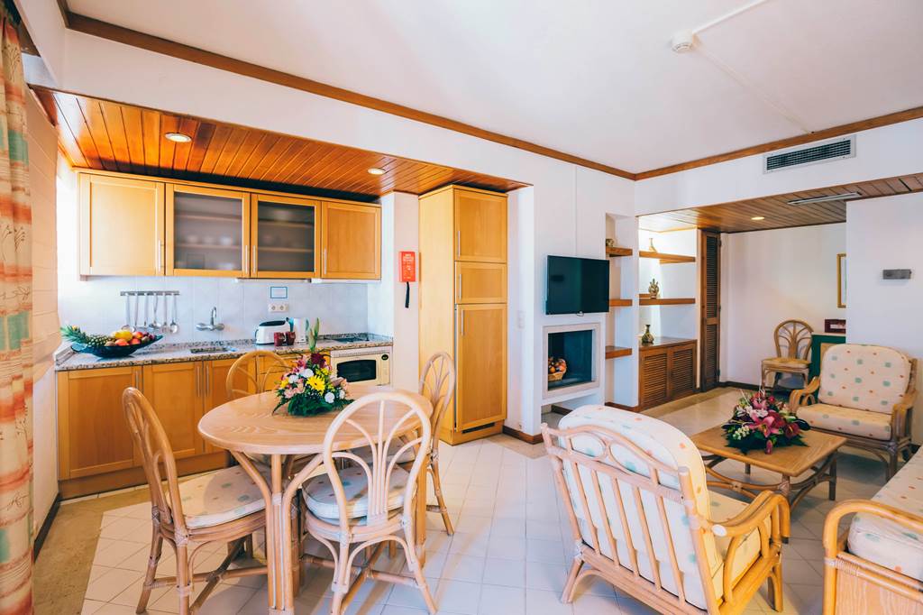 FAO_71802_Ourapraia_Hotel_Apartments_1122_03.jpg
