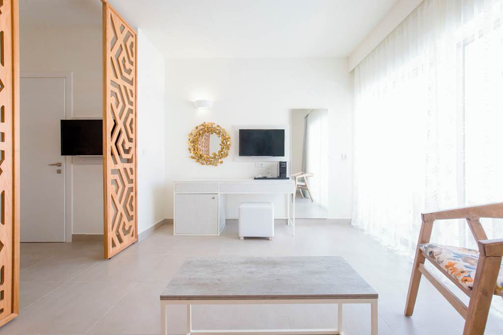 CHQ_81101_Aloe_Boutique_Hotel_&_Suites_0624_02.jpg