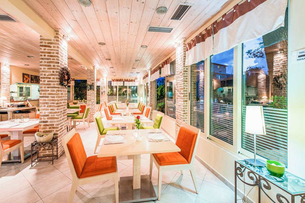 ZTH_82622_Koukounaria_Hotel_and_Suites_0223_18.jpg