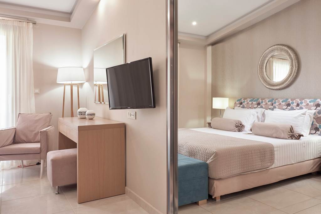 ZTH_82622_Koukounaria_Hotel_and_Suites_0223_02.jpg