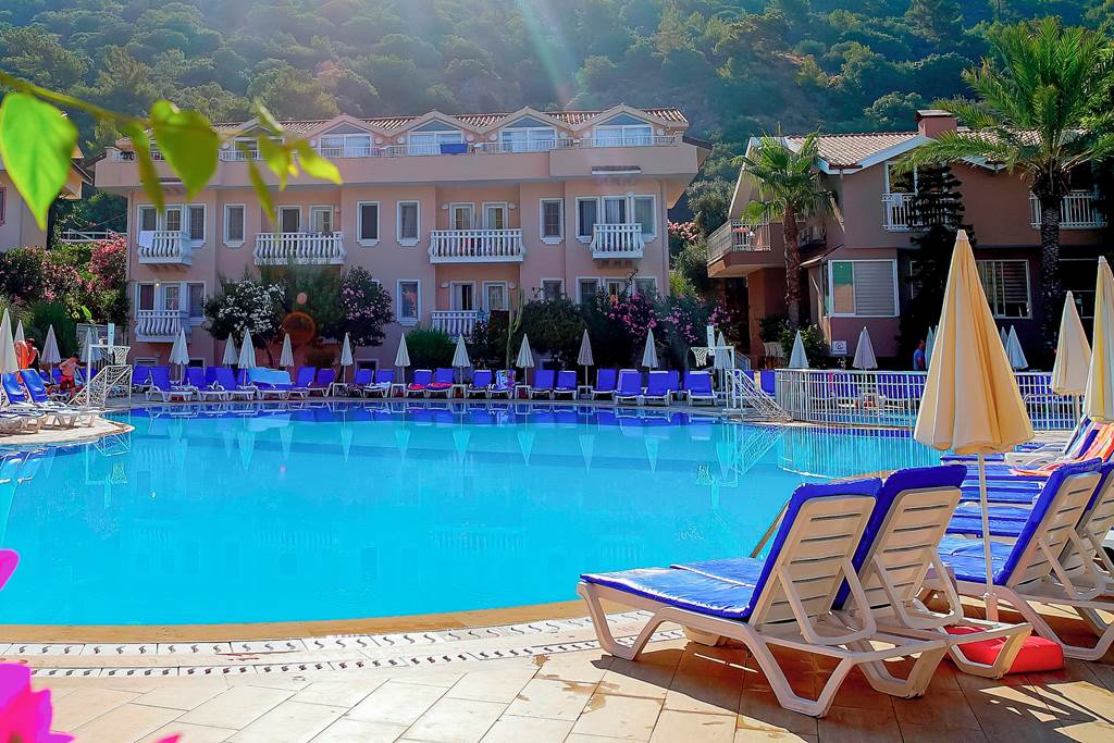 DLM_74614_Turquoise_Hotel_0220_03.jpg