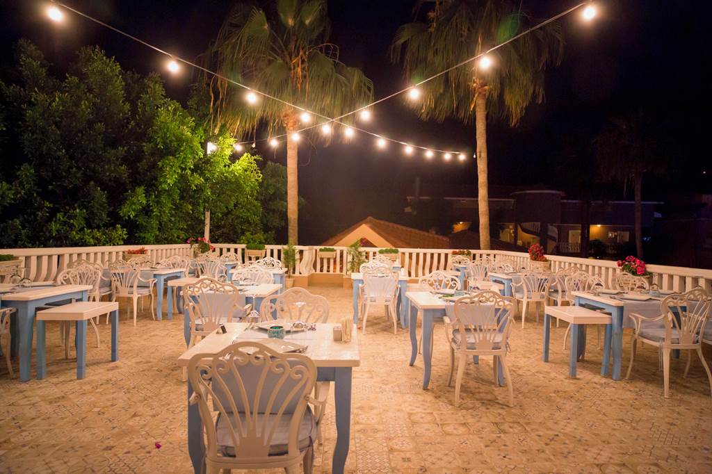 DLM_74614_Turquoise_Hotel_0325_01.jpg