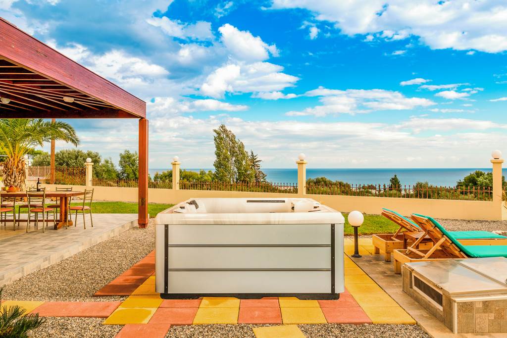 RHO_85805_Villa_Rose_Garden_0823_05.jpg