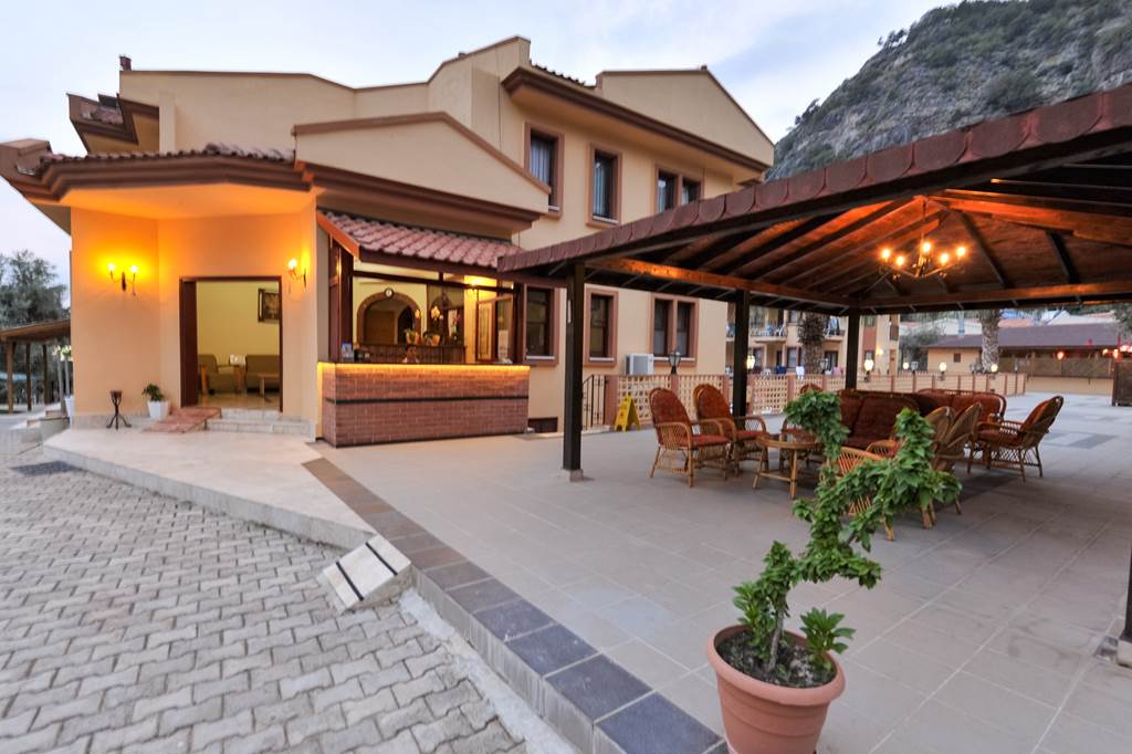 DLM_77328_Belcehan_Beach_Hotel_1117_09.jpg