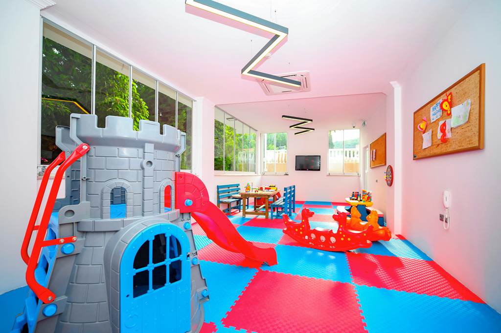 DLM_74614_Turquoise_Hotel_0220_07.jpg