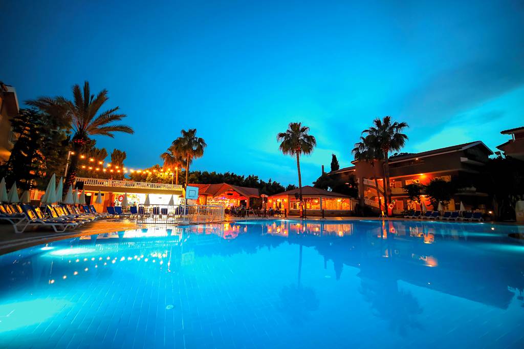 DLM_74614_Turquoise_Hotel_0220_10.jpg