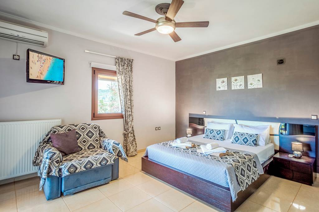 ZTH_88176_Villa_Maggie_Alonia_0924_02.jpg