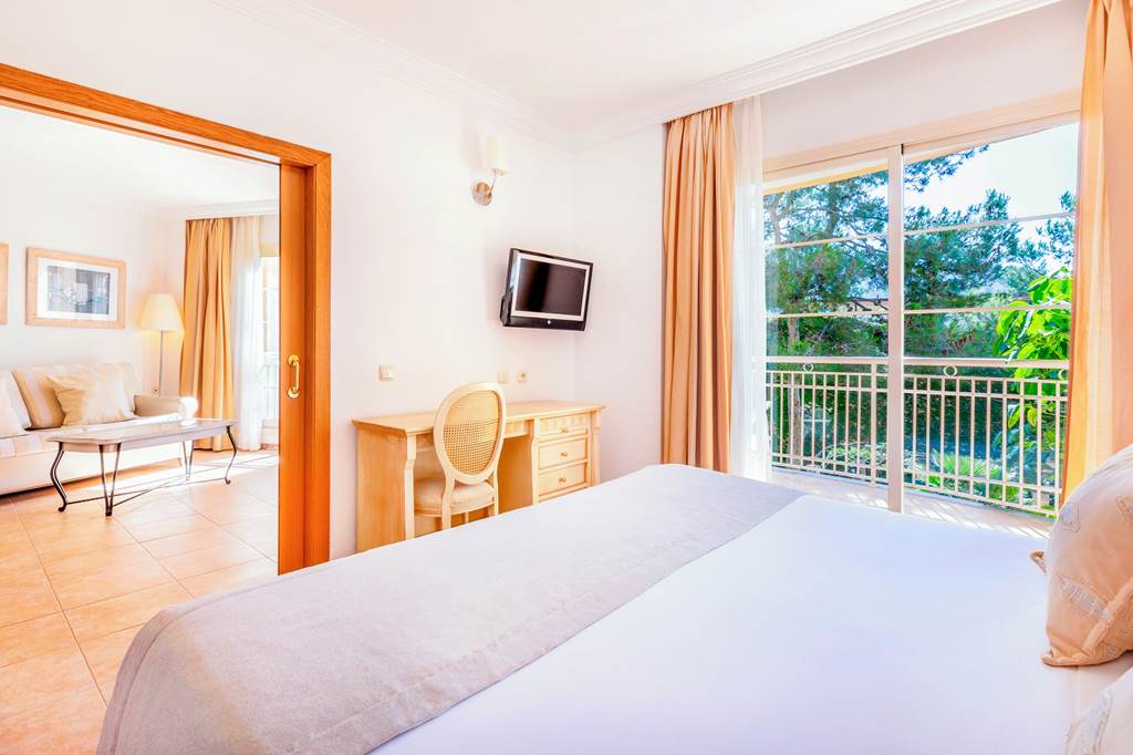 PMI_71468_VIVA_Suites_and_Spa_0721_02.jpg