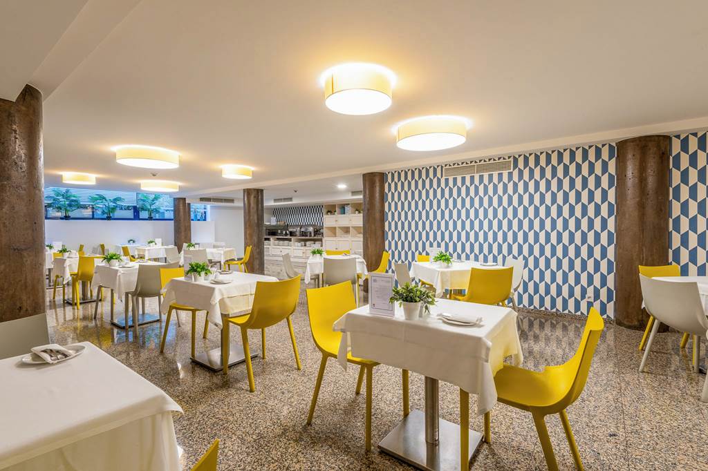 FNC_80483_Terrace_Mar_Suite_Hotel_0424_01.jpg