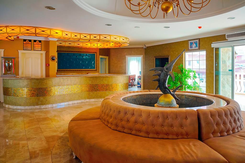 DLM_74614_Turquoise_Hotel_0220_02.jpg