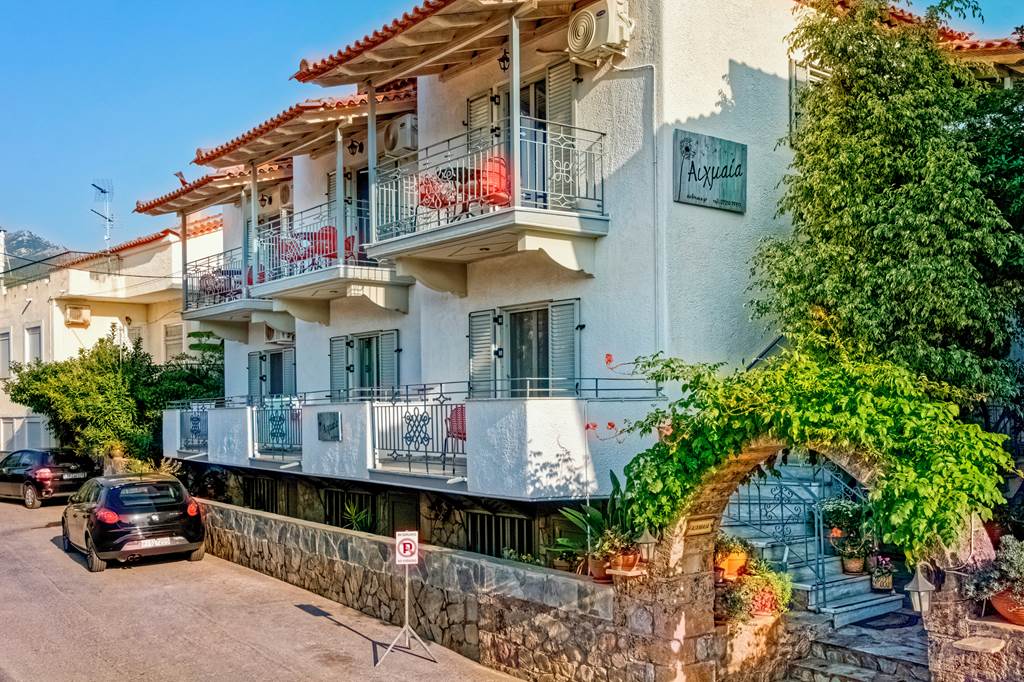 KLX_83487_Echmea_Apartments_0923_01.jpg