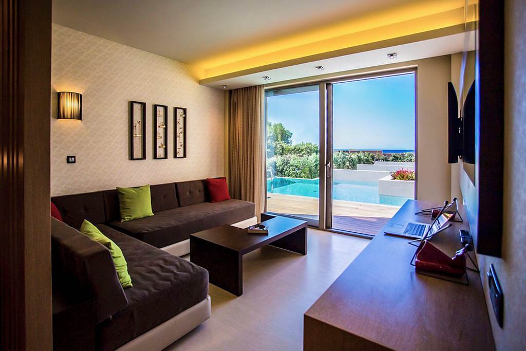 CHQ_78523_Cretan_Dream_Royal_0822_04.jpg