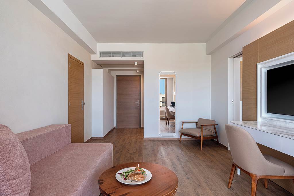 CHQ_80020_Avra_Imperial_Hotel_0624_15.jpg